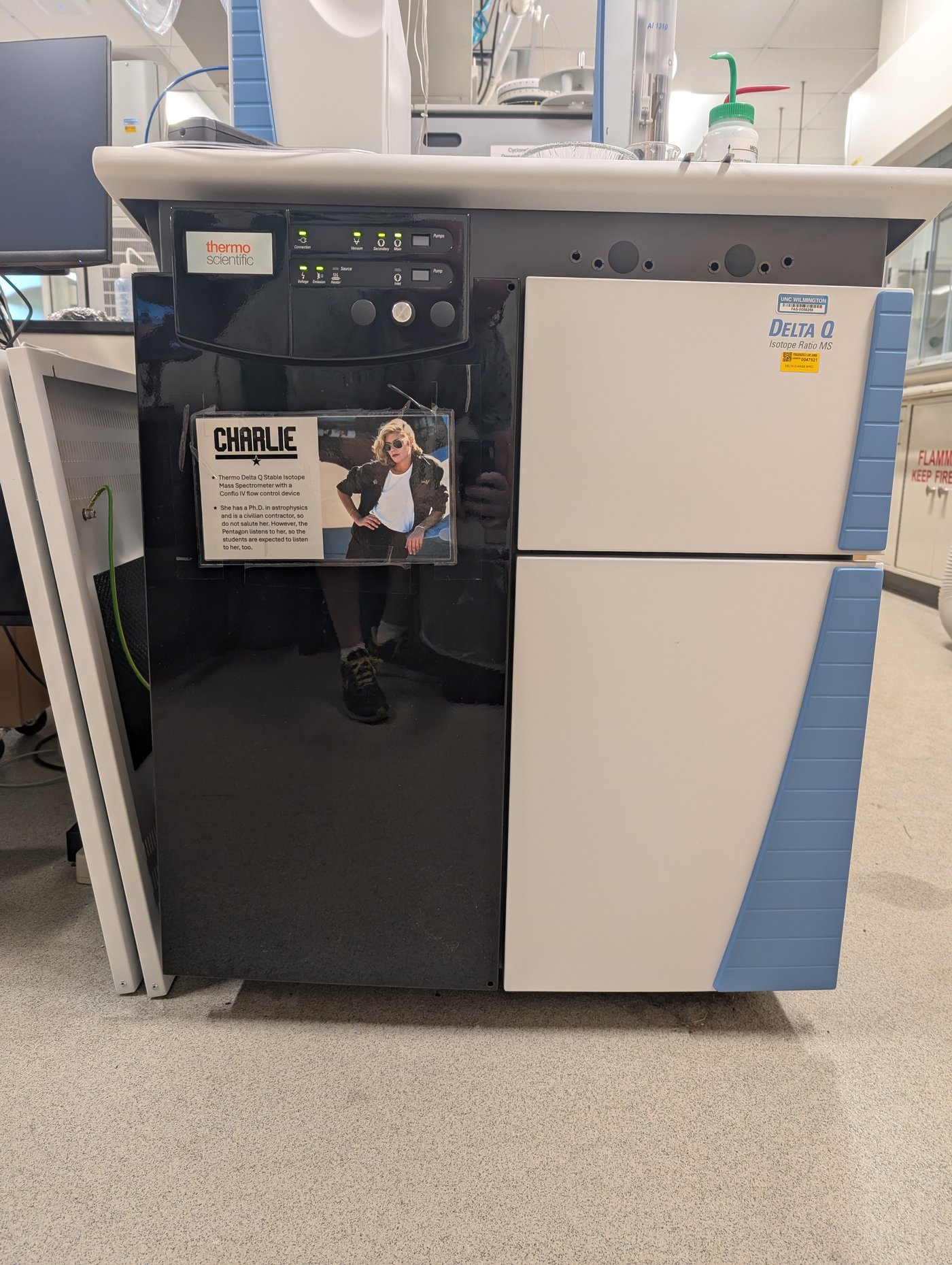 Charlie mass spectrometer
